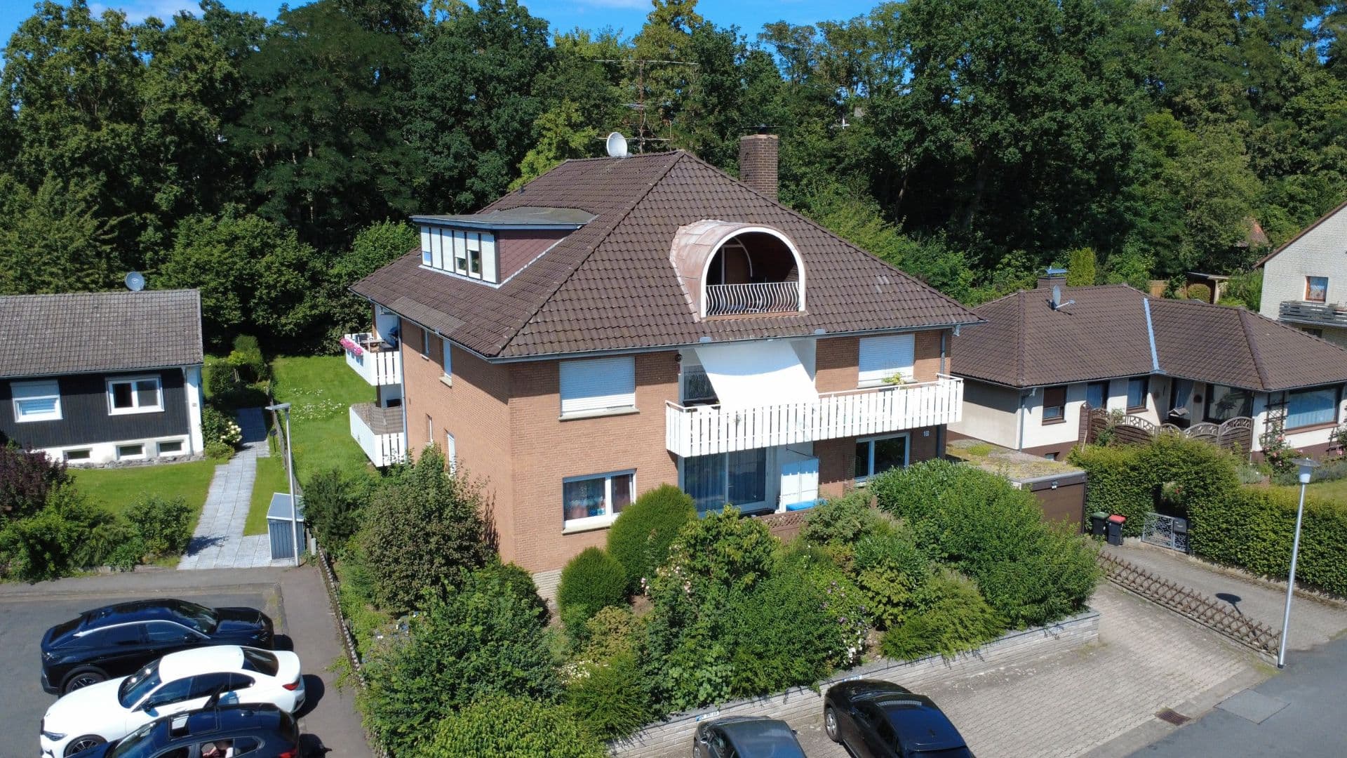Mehrfamilienhaus mit sechs Wohnungen in Hessisch Oldendorf, Luftaufnahme